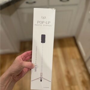 Light & Airy Pop-Up Photo Stand